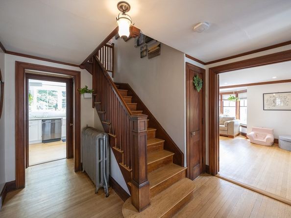 25 Brewster Rd, Framingham MA 01702