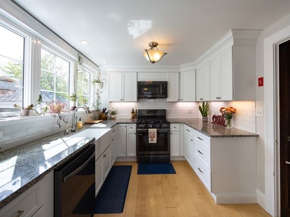 25 Brewster Rd, Framingham MA 01702