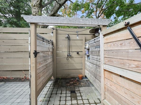 25 Brewster Rd, Framingham MA 01702