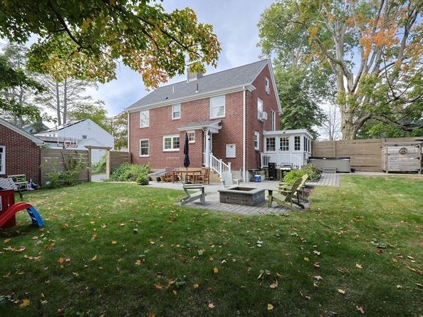 25 Brewster Rd, Framingham MA 01702