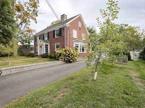 25 Brewster Rd, Framingham MA 01702