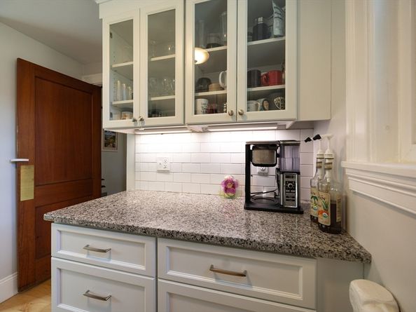 25 Brewster Rd, Framingham MA 01702