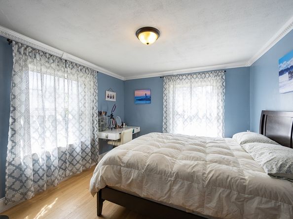 25 Brewster Rd, Framingham MA 01702