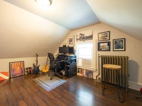 25 Brewster Rd, Framingham MA 01702