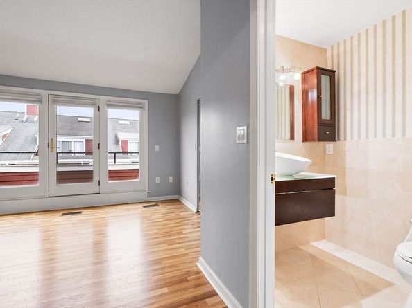 166 Quincy Shore Dr 108, Quincy MA 02171