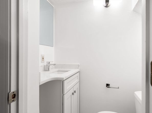 166 Quincy Shore Dr 108, Quincy MA 02171