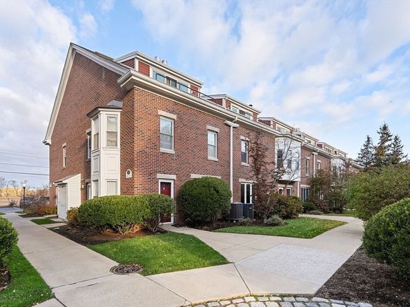 166 Quincy Shore Dr 108, Quincy MA 02171