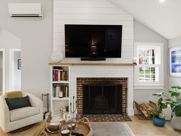 61 Spofford St, Newburyport MA 01950