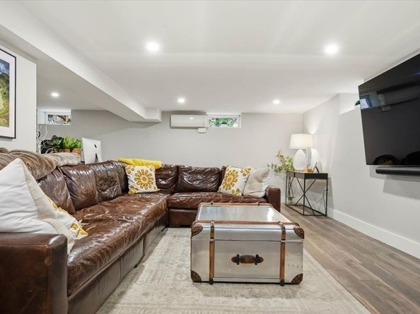 61 Spofford St, Newburyport MA 01950