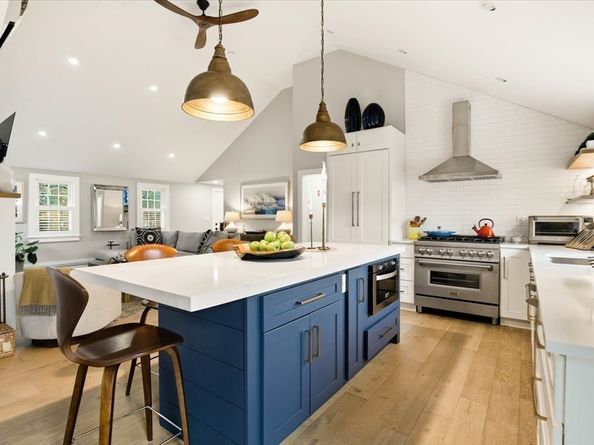 61 Spofford St, Newburyport MA 01950