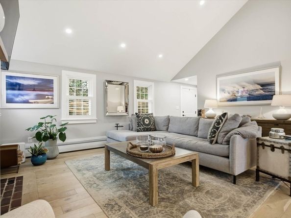 61 Spofford St, Newburyport MA 01950