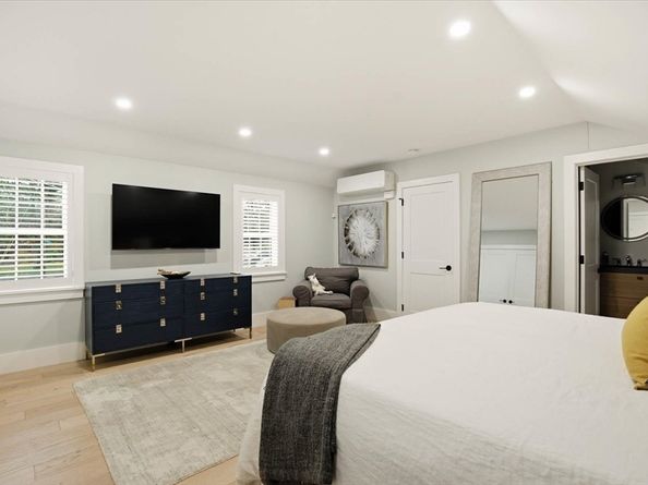 61 Spofford St, Newburyport MA 01950