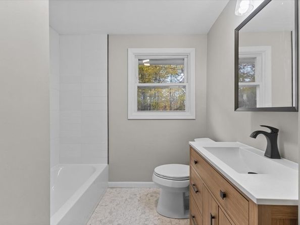 54 Mildred Rd, Brockton MA 02302