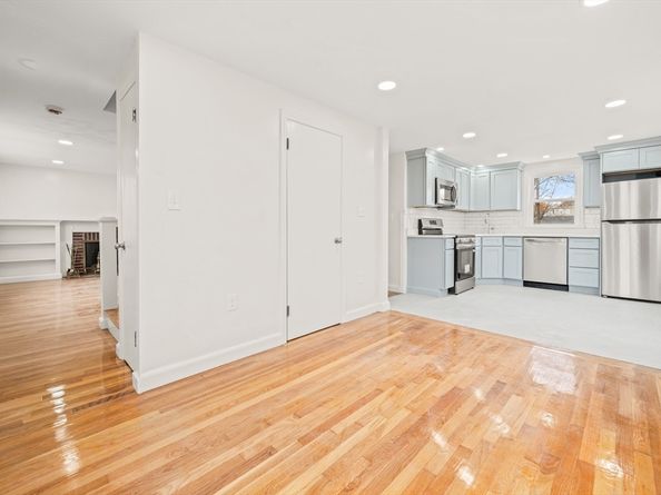 24 Oak St, Brockton MA 02301