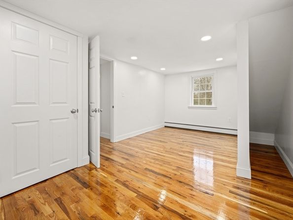 24 Oak St, Brockton MA 02301