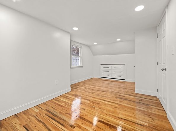 24 Oak St, Brockton MA 02301