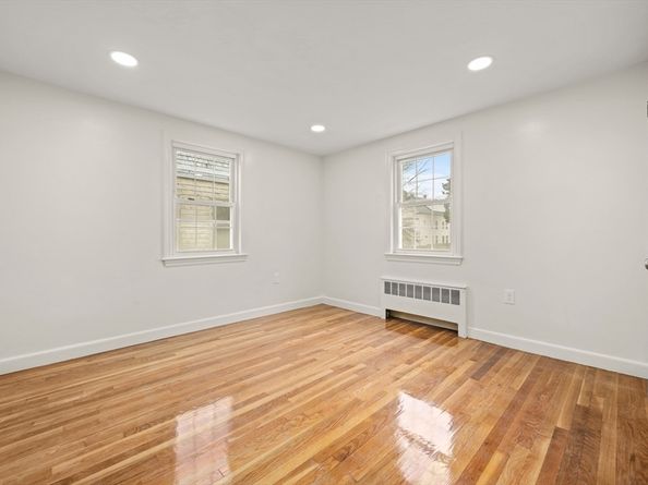 24 Oak St, Brockton MA 02301