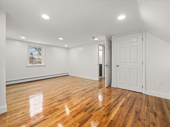 24 Oak St, Brockton MA 02301