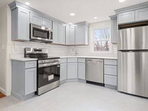 24 Oak St, Brockton MA 02301