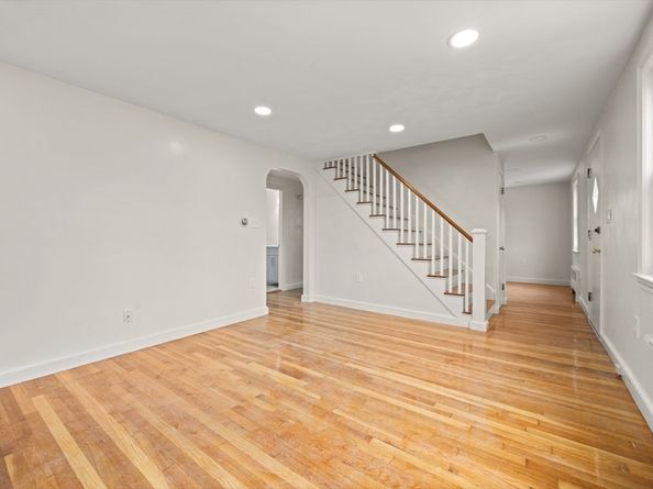 24 Oak St, Brockton MA 02301