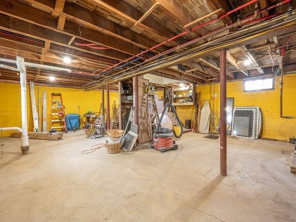 24 Oak St, Brockton MA 02301