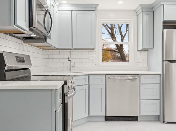 24 Oak St, Brockton MA 02301