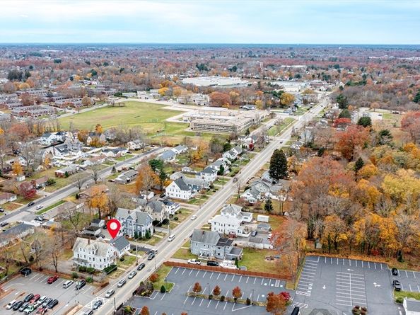 24 Oak St, Brockton MA 02301