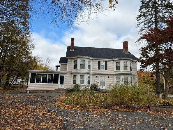 181 Pond St, Leominster MA 01453