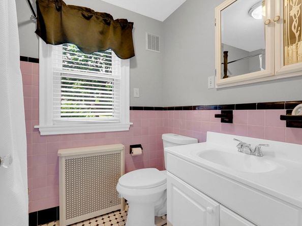 7 Longworth Rd, Worcester MA 01602