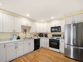 69 Bay Pointe Dr Ext 69, Wareham MA 02532