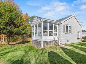 42 Crystal Water 0, East Bridgewater MA 02333