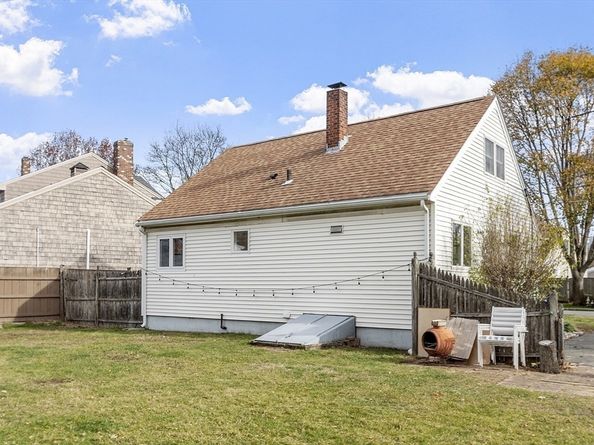 2 Summit Ter, Peabody MA 01960