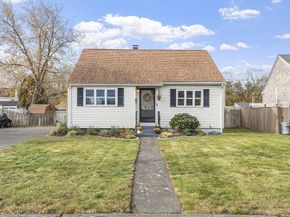 2 Summit Ter, Peabody MA 01960