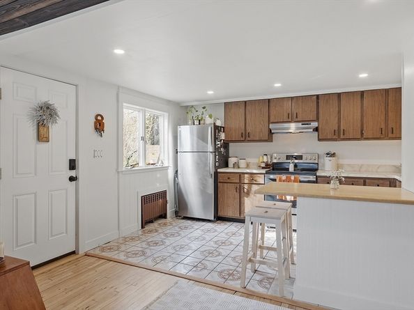 2 Summit Ter, Peabody MA 01960