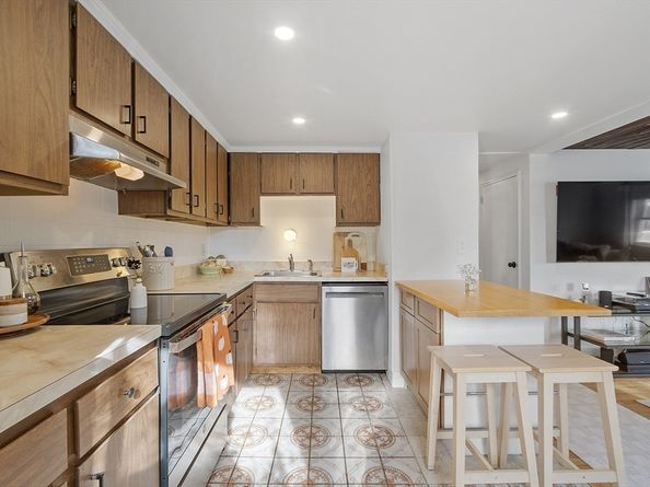 2 Summit Ter, Peabody MA 01960