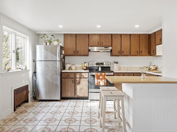 2 Summit Ter, Peabody MA 01960