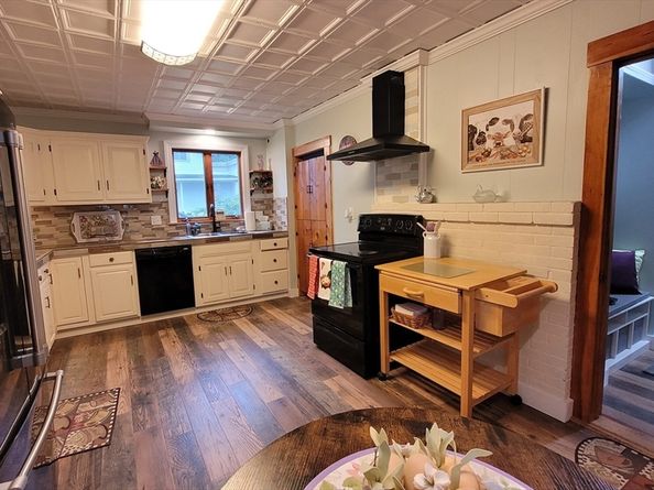 50 Grove St N, Barre MA 01005