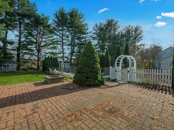 59 Indian Meadow Dr, Northborough MA 01532