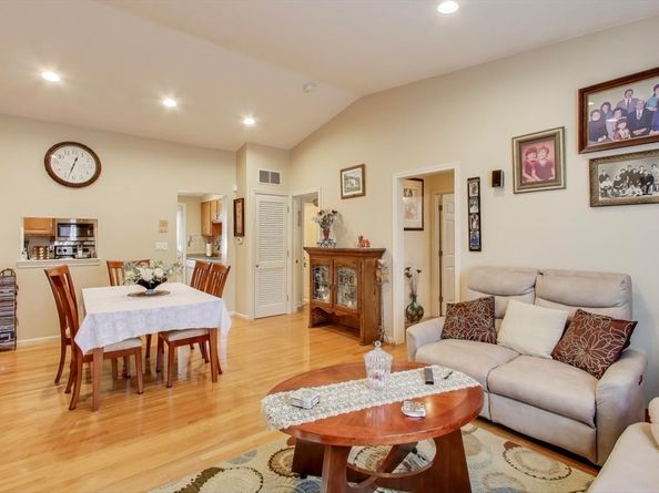 425 Main St 11B, Hudson MA 01749