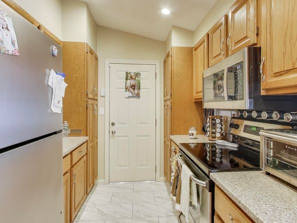 425 Main St 11B, Hudson MA 01749