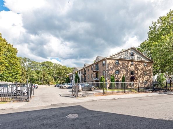 80 Stanton St. 14, Worcester MA 01605