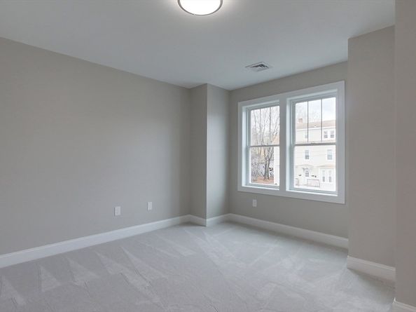 10 Pleasant St, Templeton MA 01468