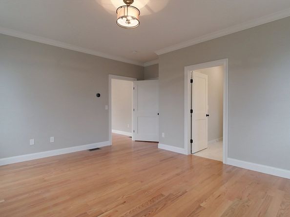 10 Pleasant St, Templeton MA 01468