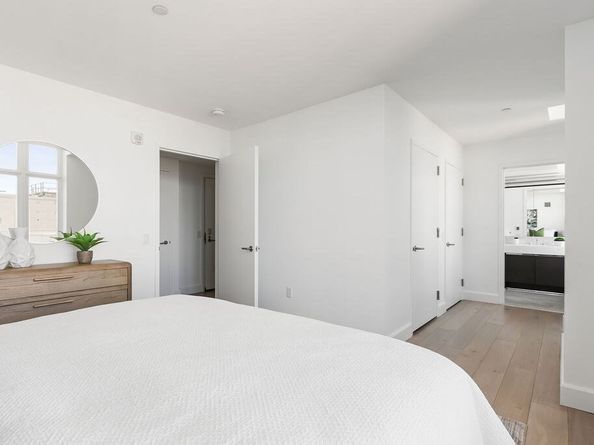 100 Lovejoy Wharf 11A, Boston MA 02114