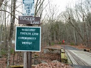 34R Tucker Ln, Sutton MA 01590