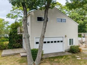 6 Agawam Dr, Wareham MA 02538