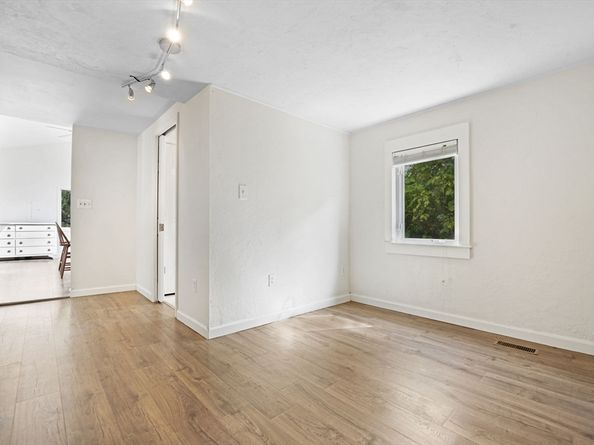 6 Agawam Dr, Wareham MA 02538