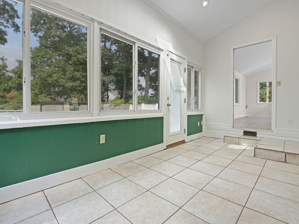 6 Agawam Dr, Wareham MA 02538