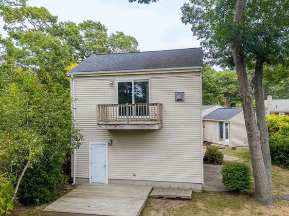6 Agawam Dr, Wareham MA 02538
