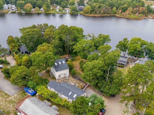 6 Agawam Dr, Wareham MA 02538